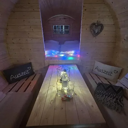 Luxusní stan Schlaffass Mit Wellness In Alter Scheune