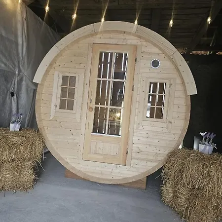 Schlaffass Mit Wellness In Alter Scheune ラグジュアリーテント