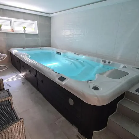 Schlaffass Mit Wellness In Alter Scheune Seinsheim